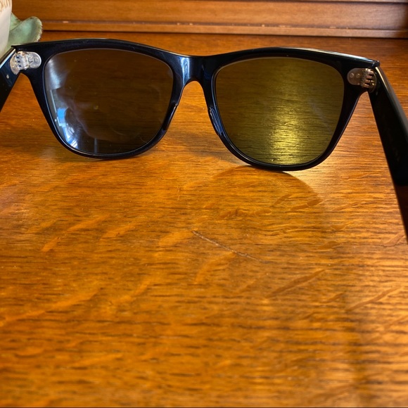 Vintage Ray Ban Wayfarer 2 Bausch & Lomb Tortoise Shell Sunglasses - Picture 9 of 10